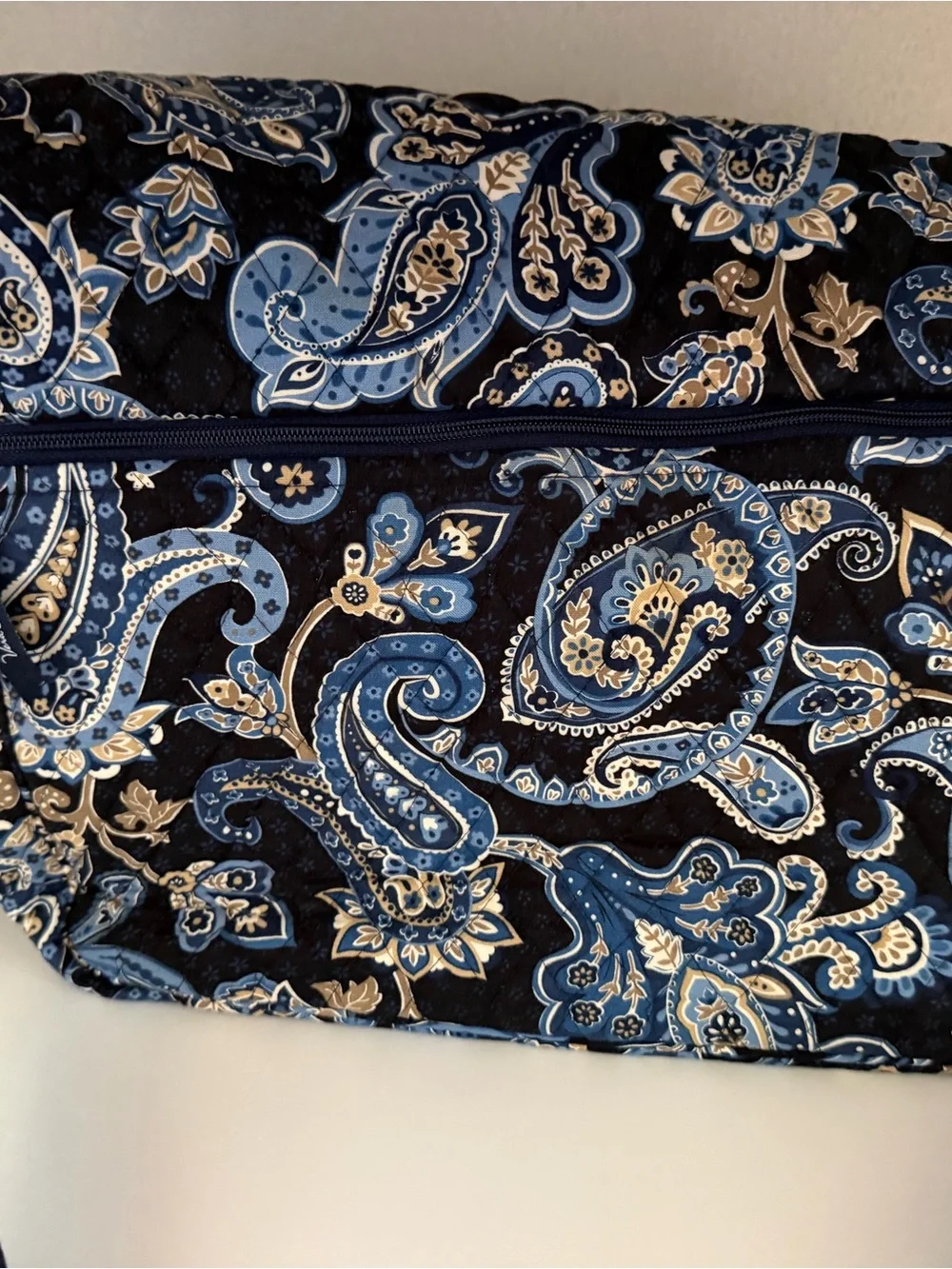 Vera Bradley Quilted Messenger Bag – Blue Paisley – Excellent Condition